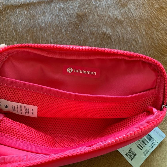 Everywhere Belt Bag - Hot Pink - Picture 3 of 3